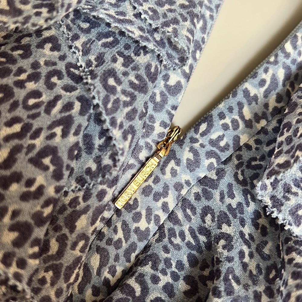 Tory Burch Silk Leopard Print Ruffle Front
Blouse, size 2 womens - Picture 3 of 12